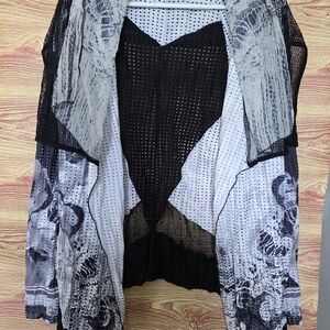 Ativa Black and Gray Poncho Sweater with Elegant Open Front